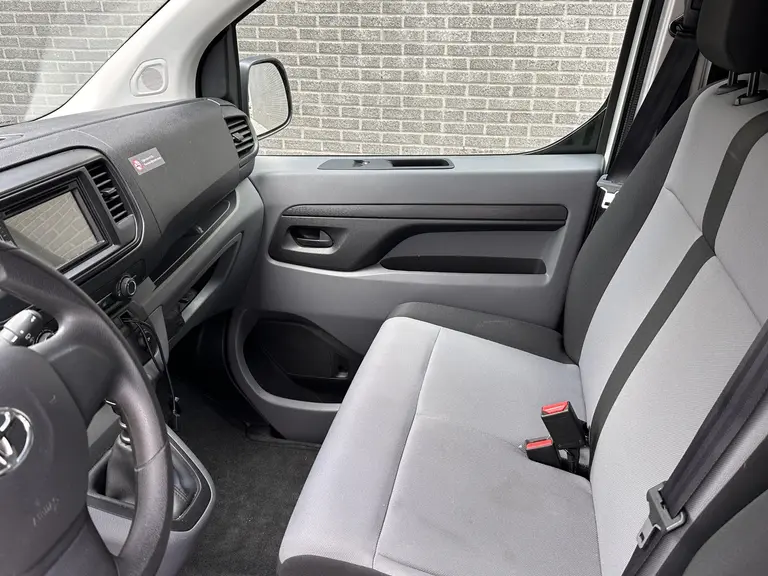 Toyota Proace Shuttle 1.5 D-4D Cool Comfort Long 9 zitplaatsen afbeelding 6