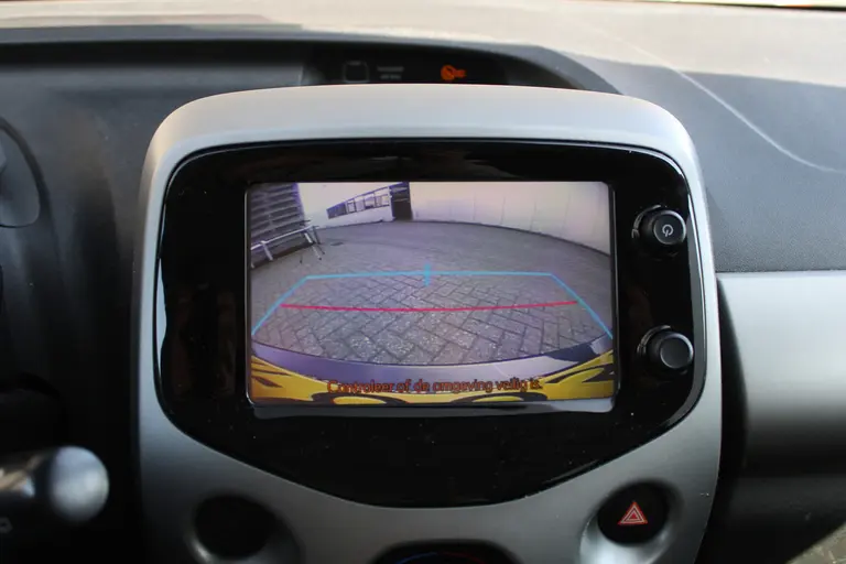 Toyota Aygo 1.0 VVT-i x-nav Achteruitrijcamera, Navigatie, Airco, Bluetooth afbeelding 18
