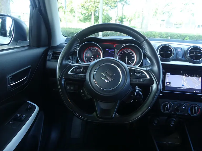 Suzuki Swift 1.2 Select Smart Hybrid Trekhaak, Cruise Control, Apple Carplay, Android Auto, Navigatie, Achterspoiler afbeelding 8