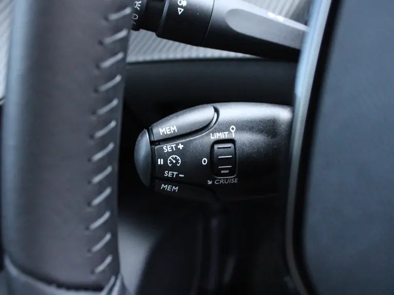 Peugeot 208 Allure 1.2 PureTech 100PK Navigatie, Camera achter, Apple Carplay/Android auto afbeelding 35