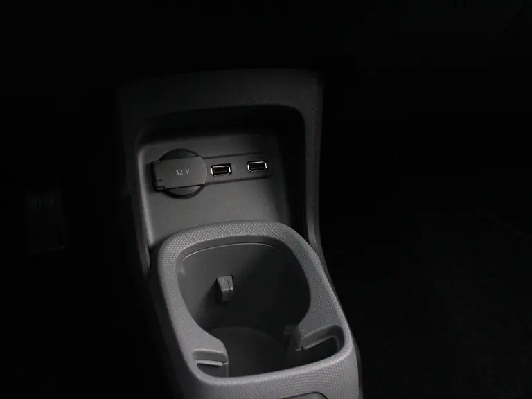 Leapmotor T03 Design 37.3 kWh Navigatie, Camera achter, Parkeerhulp achter, Audio, Keyless Start, Lichtmetalen velgen afbeelding 31