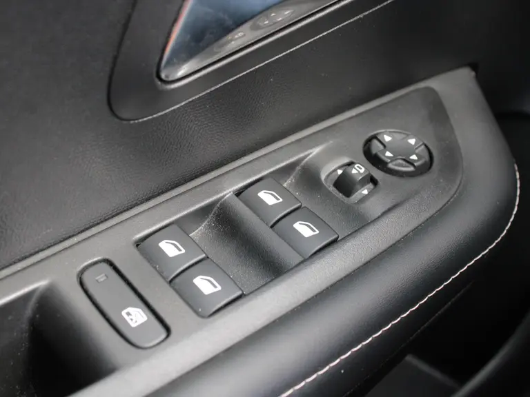 Peugeot 208 Allure 1.2 Hybrid 100PK e-DCS6 Automaat Navigatie, Achteruitrijcamera, Stoelverwarming, Adaptieve Cruise Control afbeelding 15