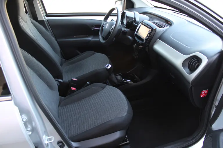 Citroën C1 1.0 e-VTi Shine Airco, Navigatie, Keyless start, LM velgen, Achteruitrij camera, Bluetooth, afbeelding 24