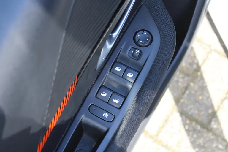 Peugeot 208 1.2 PureTech Active Pack 75pk, Applecarpl./Andr. Auto, Airco, Navigatie, Parkeersensor achter afbeelding 11