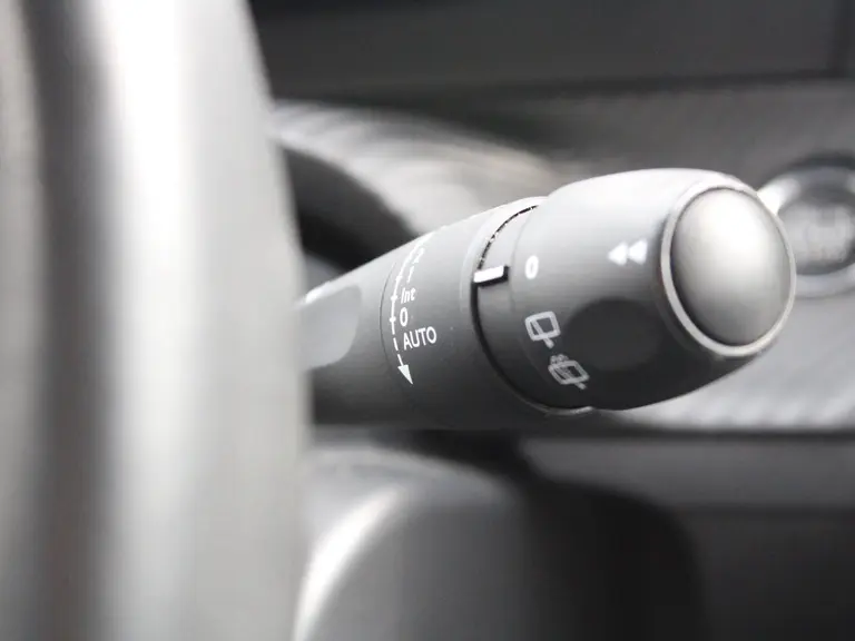 Peugeot 2008 Allure 1.2 PureTech 130PK EAT8 Automaat Navigatie, Achteruitrijcamera, Parkeersensoren, Dab, Apple Carplay. Android Auto afbeelding 21