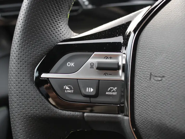 Peugeot e-308 SW GT 54 kWh 156PK Navigatie, Achteruitrijcamera, Stoel en Stuurverwarming, Parkeersensoren Voor & Achter afbeelding 19