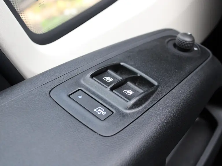 Peugeot Boxer 2.2 BlueHDi 140PK L2H2 3.5t EAT8 Automaat Navigatie, Achteruitrijcamera, Trekhaak, Climate Control, Apple Carplay, Android Auto afbeelding 16