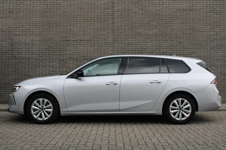 Opel Astra Sports Tourer 1.2 Level 2 Cruise en Climate Control, Parkeersensoren Voor en Achter, Navigatie afbeelding 3