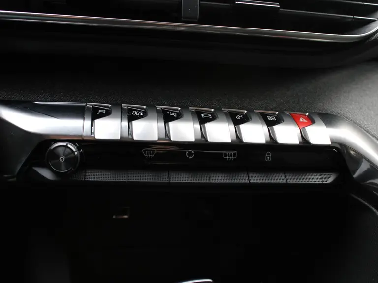 Peugeot 3008 Allure 1.2 PureTech 130PK EAT8 Automaat Navigatie, Achteruitrijcamera, Keyless, Elektrische Achterklep, Perkeersensoren afbeelding 31