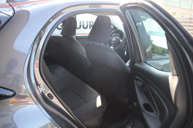 Toyota Yaris 1.5 Hybrid Active Automaat, Applecarplay/Androidauto, Cruise Control afbeelding 15