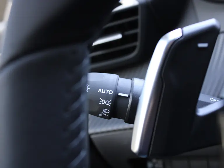 Peugeot 208 Allure 1.2 Hybrid 110PK e-DCS6 Automaat Navigatie, 360 camera, Lichtmetalen velgen, Parkeerhulp voor & achter, Cruise Control afbeelding 24