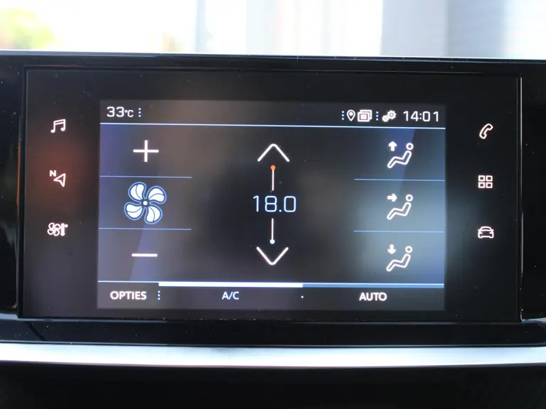 Peugeot 2008 Allure 1.2 PureTech 130PK EAT8 Automaat Navigatie, Achteruitrijcamera, Climate Control, Cruise Control, Trekhaak afbeelding 24