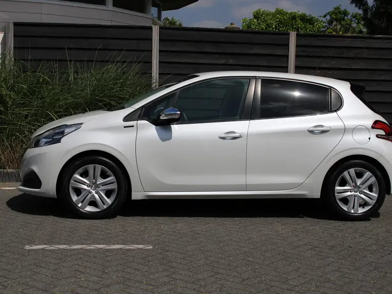 Peugeot 208 Signature 1.2 PureTech 82PK Navigatie, Parkeerhulp achter, Cruise Controle, Apple Carplay/Android Auto afbeelding 6