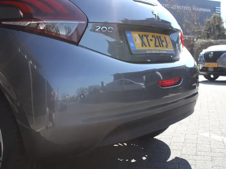 Peugeot 208 1.2 PureTech Tech 110PK Edition 5-drs Parkeerhulp voor en achter met camera, Navigatie, Apple Carplay/AndroidAuto, Panoramadak afbeelding 14