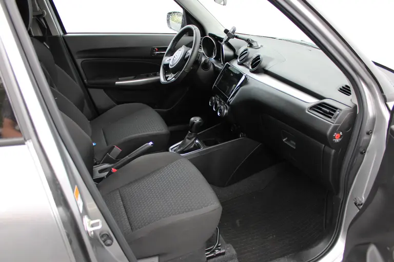 Suzuki Swift 1.2 Style Smart Hybrid, Automaat, Parkeersensoren Cruise-Control, Achteruitrijcamera en Navigatie! 23950 afbeelding 12