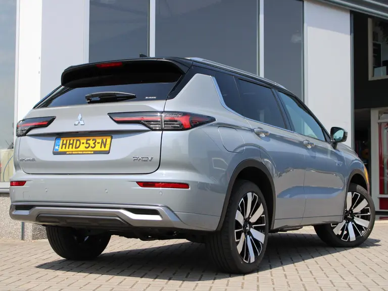 Mitsubishi Outlander 2.4 PHEV Instyle+ Lederen Interieur, Elektrisch Glazen Panoramadak, Stoelventilatie, Yamaha Audio afbeelding 19