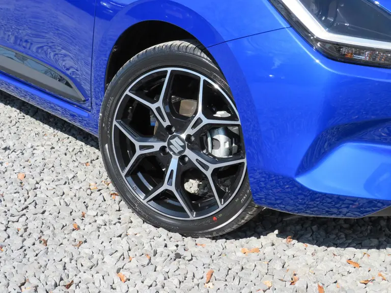 Suzuki Swift 1.2 Select Smart Hybrid, SPECIALE JUBILEUM 17 inch LM-Velgen, Stripingpakket en Shark Fin Antenne afbeelding 7