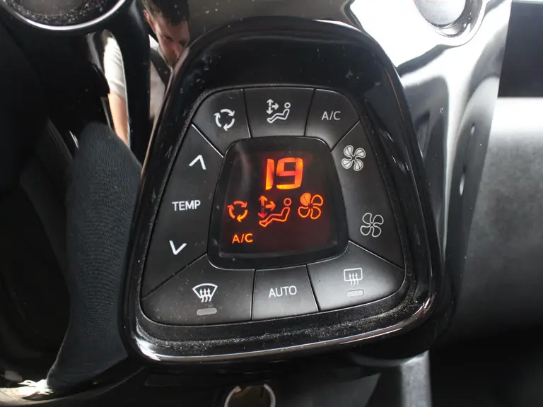 Peugeot 108 1.0 e-VTi 72PK GT-Line Achteruitrijcamera, Navigatie, Apple Carplay/Android Auto afbeelding 22