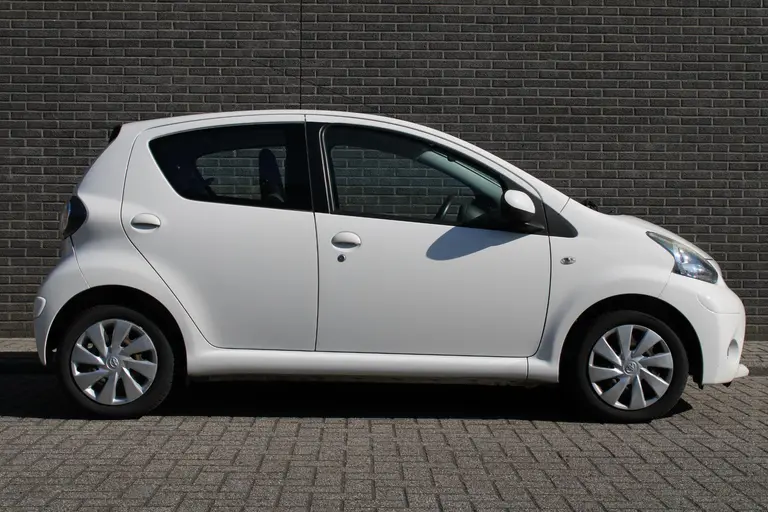 Toyota Aygo 1.0 VVT-i Aspiration 5 Deurs, Airco, Radio/CD, Bluetooth, elec.ramen, Centr.vergrendeling op afstand afbeelding 3
