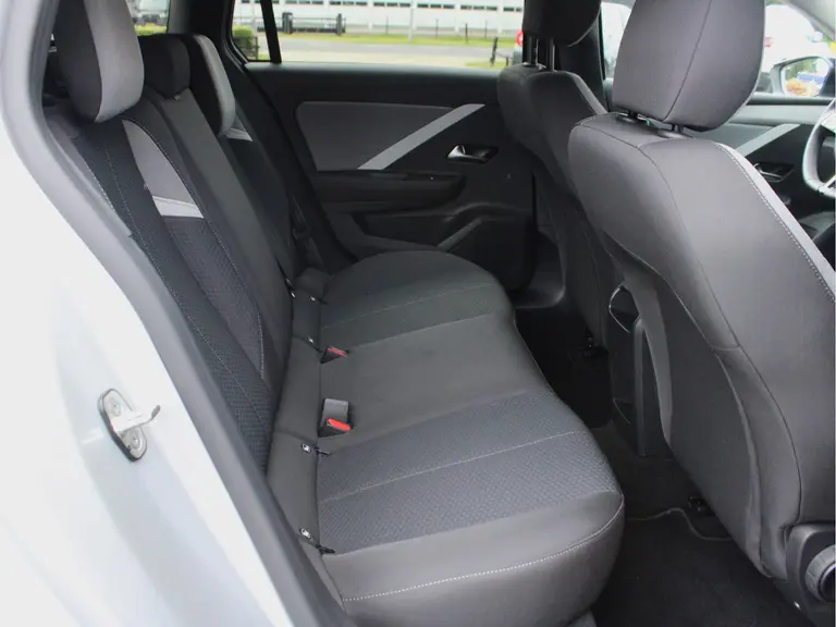 Opel Astra Sports Tourer 1.2 Level 2 Cruise en Climate Control, Parkeersensoren Voor en Achter, Navigatie afbeelding 10