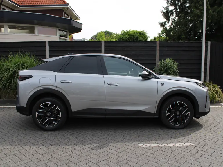 Peugeot 3008 GT 1.2 Hybrid 136PK e-DCS6 Automaat Navigatie, Rondomzichtcamera, Stoel & Stuurverwarming, Elektrische Achterklep, Alcantara afbeelding 9