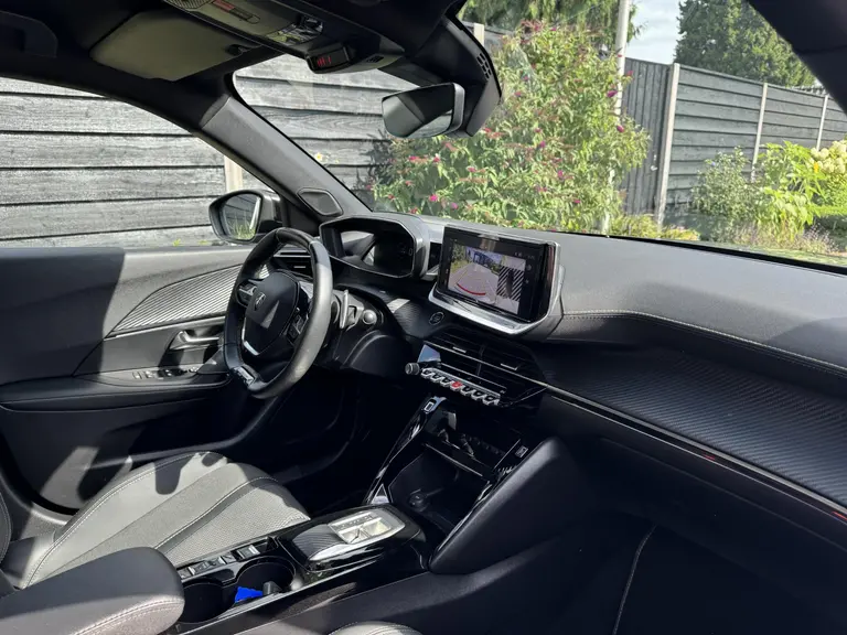 Peugeot 2008 GT 1.2 PureTech 130PK EAT8 Automaat Navigatie, Keyless, Rondomzichtcamera, Adaptieve Cruise Control, Draadloze Telefoonlader afbeelding 16