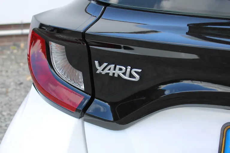 Toyota Yaris 1.0 VVT-i Active, Achteruitrijcamera, Carplay, Cruise control en Airco afbeelding 26