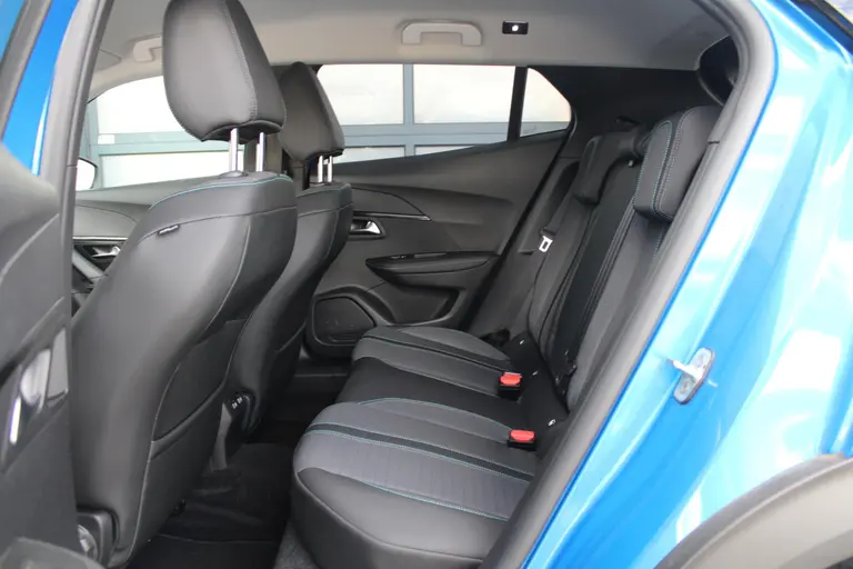 Peugeot e-2008 EV Allure Pack 50 kWh Navigatie, CruiseControl, Keyless Start, Airco, Applecarpl./Andr. Auto afbeelding 12