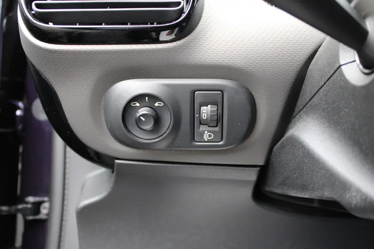 Citroën C4 Cactus 1.2 PureTech Feel Trekhaak, Cruise Control, Airco, Elekt. ramen voor, Navigatie afbeelding 13
