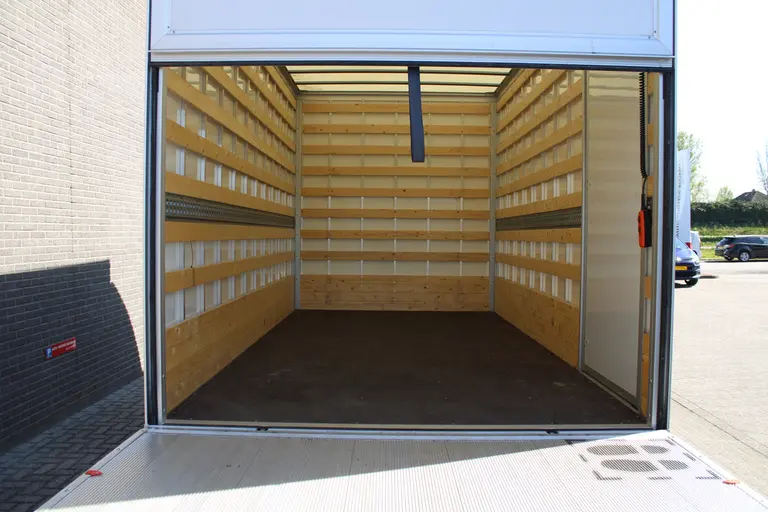 Renault Master Bakwagen + laadklep T35 2.3 dCi 165PK Achteruitrijcamera, Airco, BlueTooth, Cruise control, DHollandia Bakopbouw met laadklep afbeelding 7
