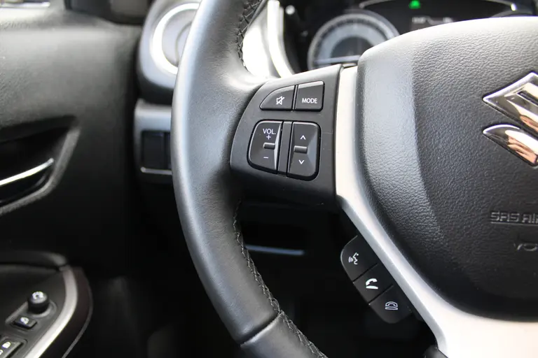 Suzuki Vitara 1.5 Hybrid Style, Automaat, 1e Eig. met All-Seasonbanden, Panoramadak, Navigatie, Parkeersensoren en Dealer onderhouden! afbeelding 25