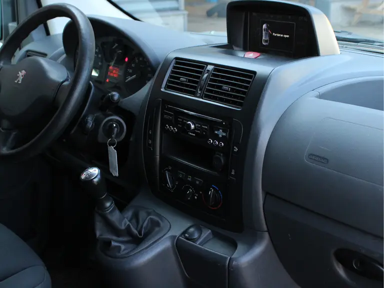 Peugeot Expert 227 1.6 HDI L1H1 Navteq 2, 3 Zitplaatsen Trekhaak, Navigatie, Cruise Control, Bluetooth, Airco afbeelding 17