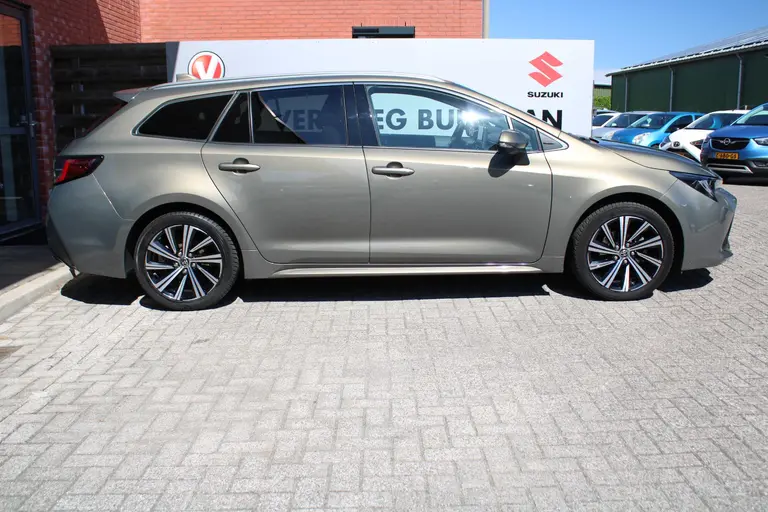 Toyota Corolla Touring Sports 1.8 Hybrid Dynamic Automaat, Trekhaak, All-Seasonbanden en 1e Eigenaar! afbeelding 2
