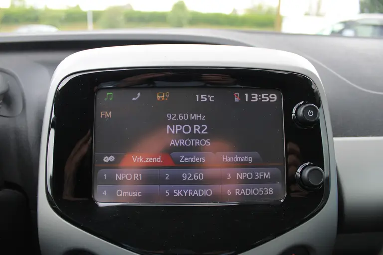 Toyota Aygo 1.0 VVT-i x-nav Achteruitrijcamera, Navigatie, Airco, Bluetooth afbeelding 15