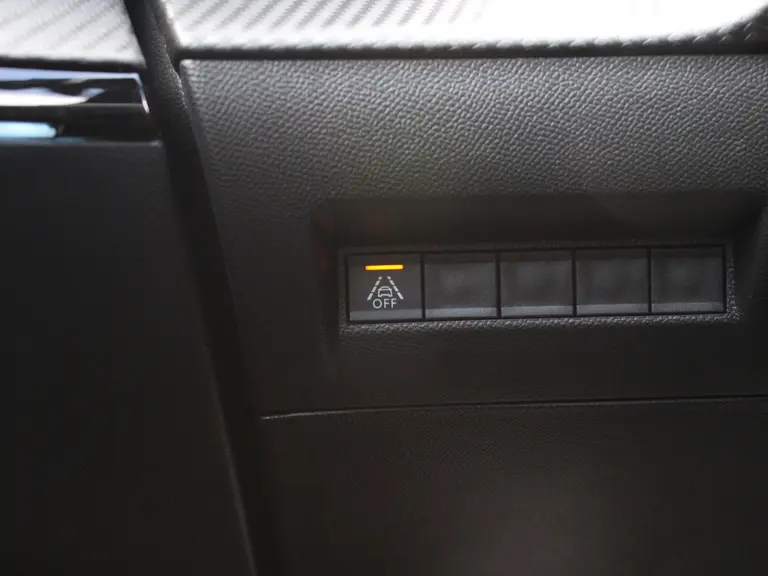 Peugeot e-2008 EV GT 50 kWh Navigatie, Lichtmetalen velgen 18 inch, Keyless Entry, Dodehoek detectie afbeelding 18