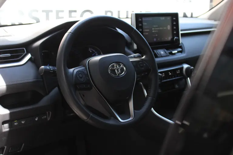 Toyota RAV4 2.5 Hybrid AWD Style 1.650 KG Trekgewicht, stuur- Camera, Parkeersensoren voor en achter afbeelding 4