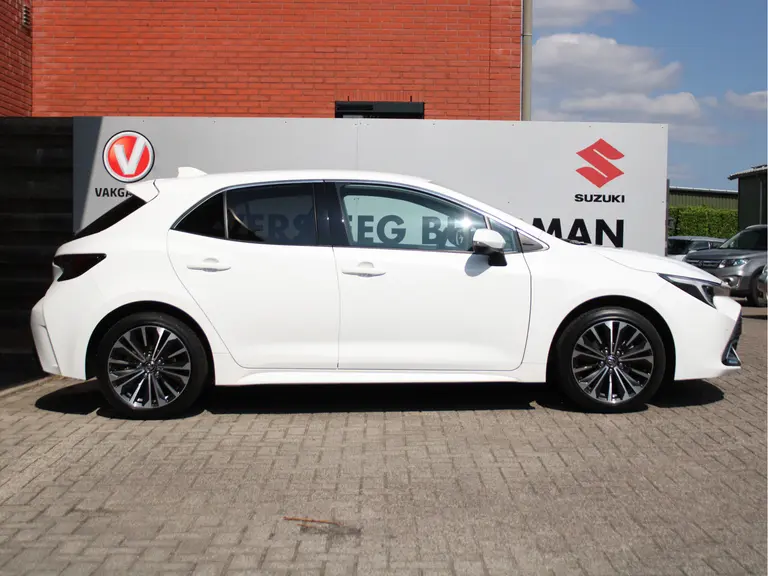 Toyota Corolla 1.8 Hybrid First Edition Automaat Achteruitrijcamera, Parkeersensoren Voor/Achter, Stoelverwarming, Cruise Control Adaptief, Climate Control afbeelding 15
