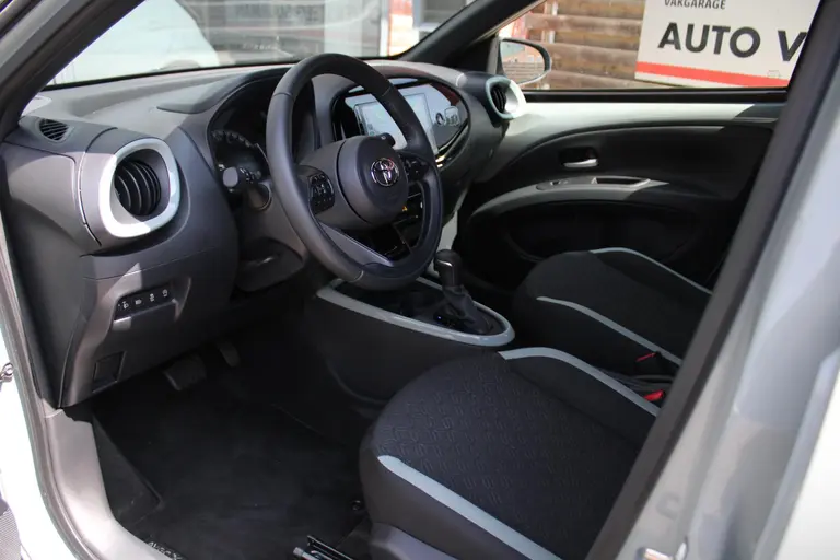 Toyota Aygo X 1.0 VVT-i S-CVT Pulse Airco Automatisch, Cruise Control Adaptief, Achteruitrijcamera, Apple Carplay/Android Auto afbeelding 13