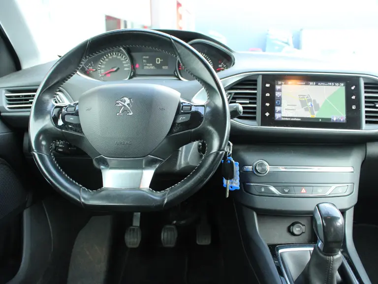 Peugeot 308 1.2 PureTech Active Trekhaak, Climat control, Cruise control, Allseasonbanden, Lichtmetalen velgen afbeelding 7
