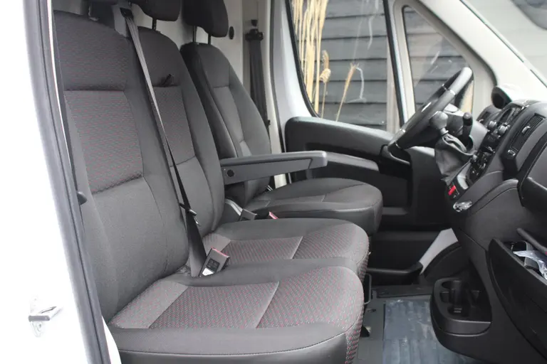 Citroën Jumper 2.2 BlueHDi 120 L1H1 3.0t Cruise Control, Leder Stuurwiel, Climate Control, Audio/Bluetooth, Parkeerhulp achter . afbeelding 27
