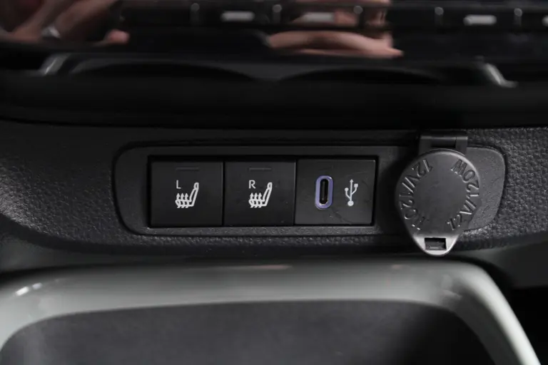 Toyota Aygo X 1.0 VVT-i S-CVT Pulse Automaat Achteruitrijcamera, Parkeersensoren Voor en Achter, Cruise Control Adaptief, Stoelverwarming afbeelding 9