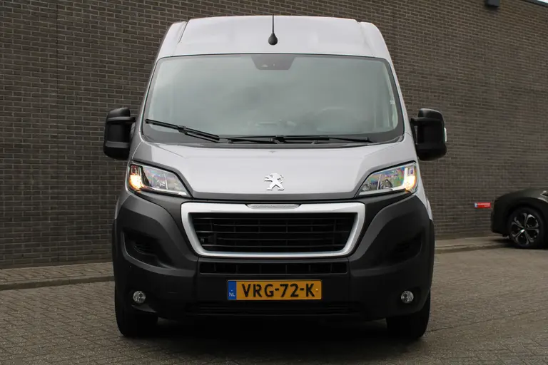 Peugeot Boxer 330 2.2 BlueHDi 140 L2H2 Asphalt CruiseControl, Trekhaak, Airco, Navigatie, Achteruitrijcamera, DAB Radio afbeelding 6