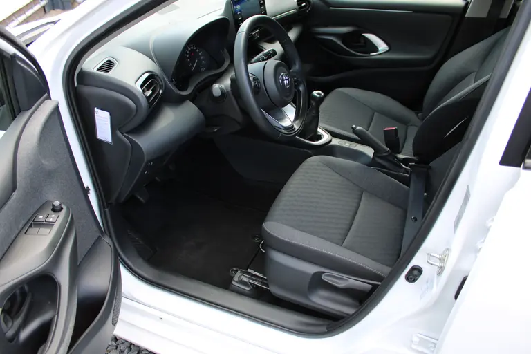 Toyota Yaris 1.0 VVT-i Active, Achteruitrijcamera, Carplay, Cruise control en Airco afbeelding 8