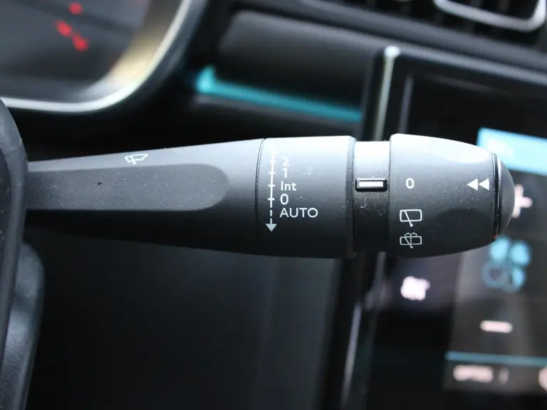 Citroën C3 Business 1.2 PureTech 82PK Navigatie, Achteruitrijcamera, Parkeersensoren, Keyless Entry & Start, Stoelverwarming, Apple Carplay, Android Auto afbeelding 24
