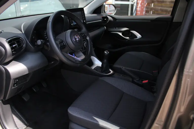 Toyota Yaris 1.0 VVT-i Active Achteruitrijcamera, Bluetooth, Cruise Control Adaptief, Airco afbeelding 14