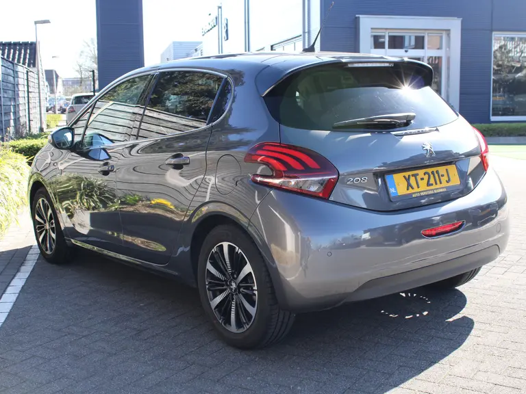 Peugeot 208 1.2 PureTech Tech 110PK Edition 5-drs Parkeerhulp voor en achter met camera, Navigatie, Apple Carplay/AndroidAuto, Panoramadak afbeelding 13