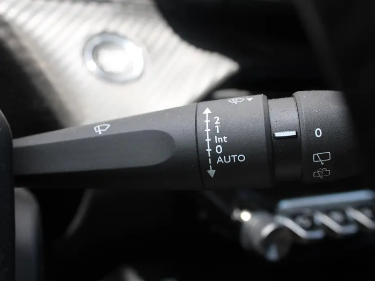 Peugeot 2008 1.2 PureTech Allure Camera, Trekhaak, Navigatie afbeelding 16