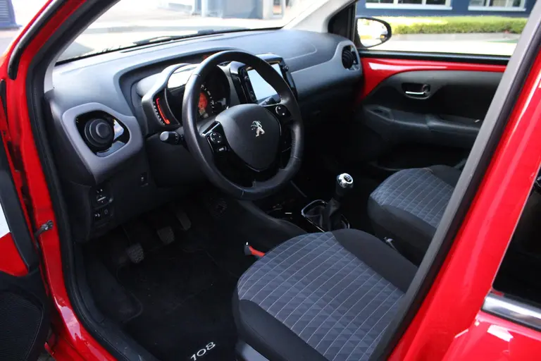 Peugeot 108 Allure 1.0 e-VTi 72PK 5DRS Climate control, Dimlicht Automatisch, Apple Carplay, Android Auto afbeelding 16
