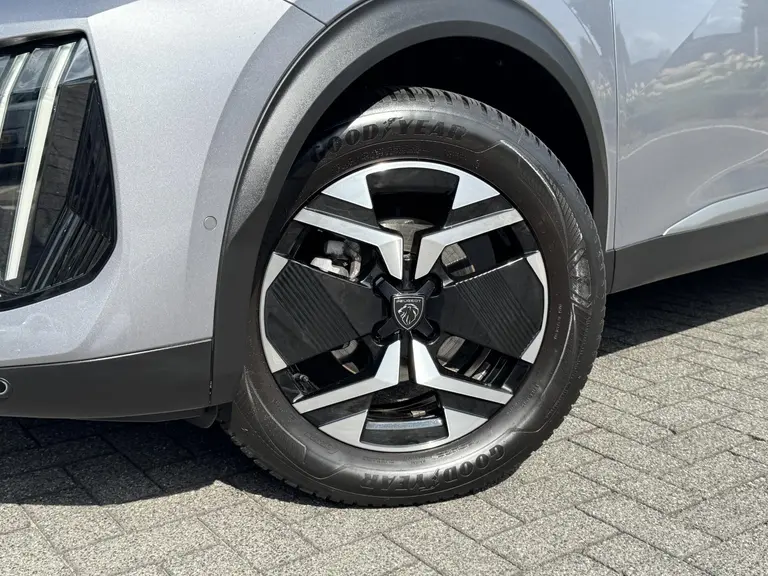 Peugeot 2008 GT 1.2 PureTech 130PK EAT8 Automaat Navigatie, Keyless, Rondomzichtcamera, Adaptieve Cruise Control, Draadloze Telefoonlader afbeelding 2
