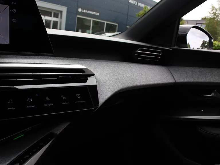 Peugeot 3008 Allure 1.2 Hybrid 136PK e-DCS6 Automaat Navigatie, Rondomzichtcamera, Stoel & Stuurwielverwarming, Keyless, Draadloze Telefoonlader afbeelding 37